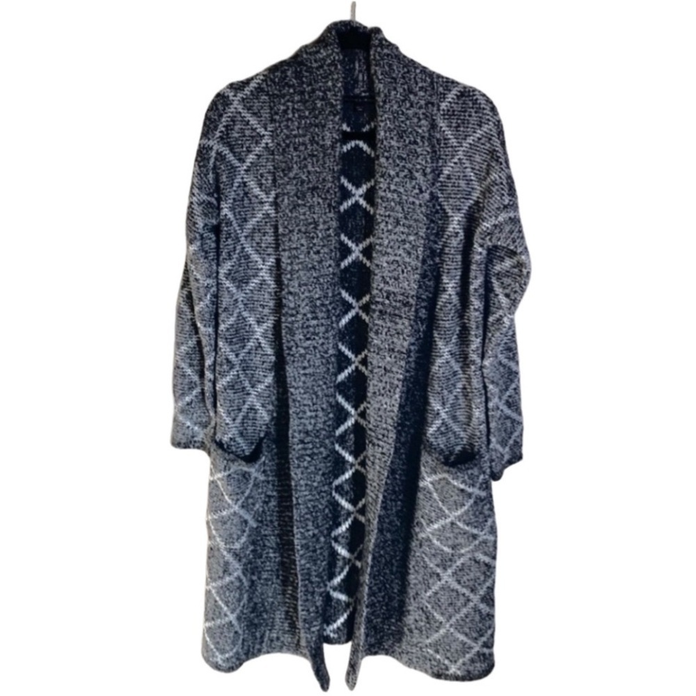 Harlowe & Graham long duster cardigan. Size S. Comfy and warm. Gray and white.